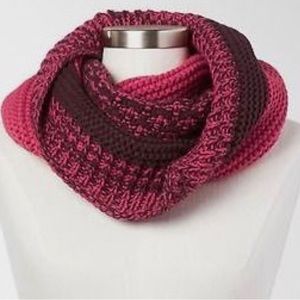 NWT Gap Acrylic Pink and Purple Infinity Scarf